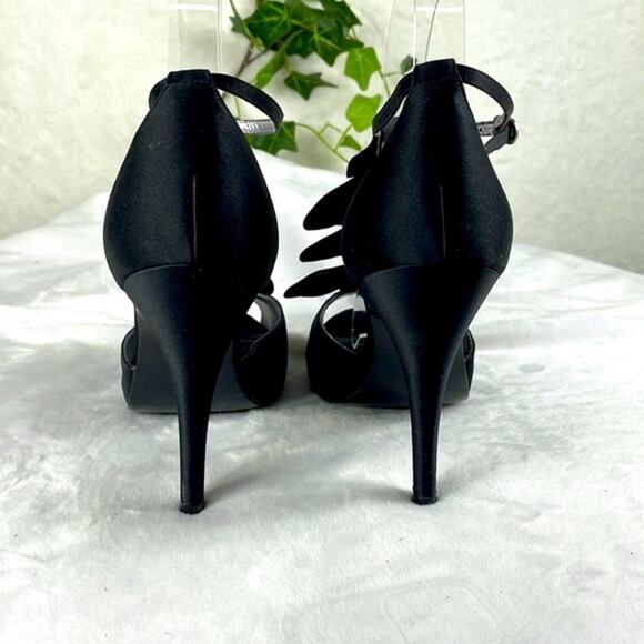Nina Black Ruffle 4 1/2 Heel Adjustable Ankle Strap Peep Toe Shoe Size 7 1/2 - Picture 6 of 15